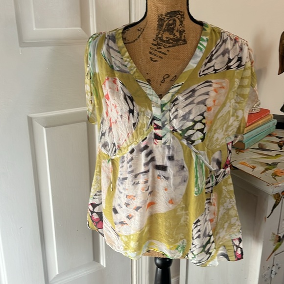 Gently used, sheer, multicolors, cap sleeves that tie have a drawstring - Picture 2 of 7